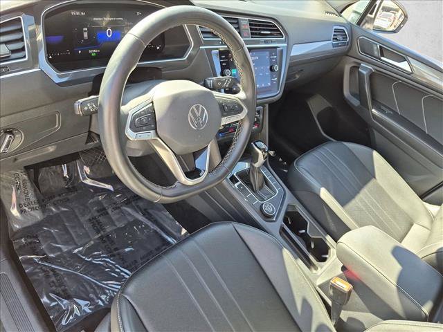 Used 2024 Volkswagen Tiguan SE AWD/4WD image 10