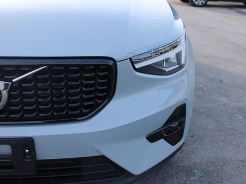 Used 2025 Volvo XC40 B5 Plus image 41