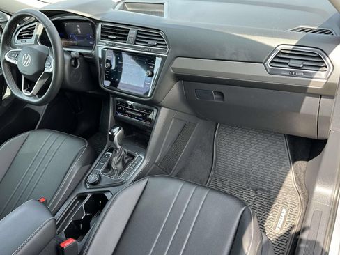 Used 2022 Volkswagen Tiguan SE AWD/4WD image 11