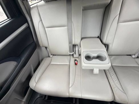 Used 2018 Toyota Highlander XLE AWD/4WD image 13