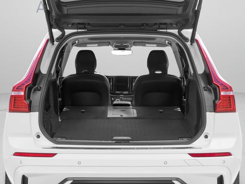 Used 2023 Volvo XC60 B5 Ultimate w/ Climate Package FWD image 29