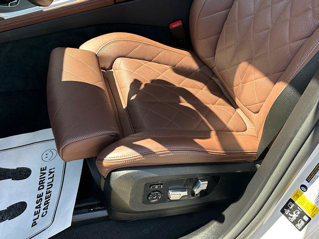 Used 2024 BMW X7 xDrive40i w/ Executive Package AWD/4WD image 14