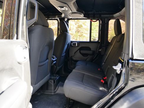 Used 2022 Jeep Wrangler Unlimited Sport image 25