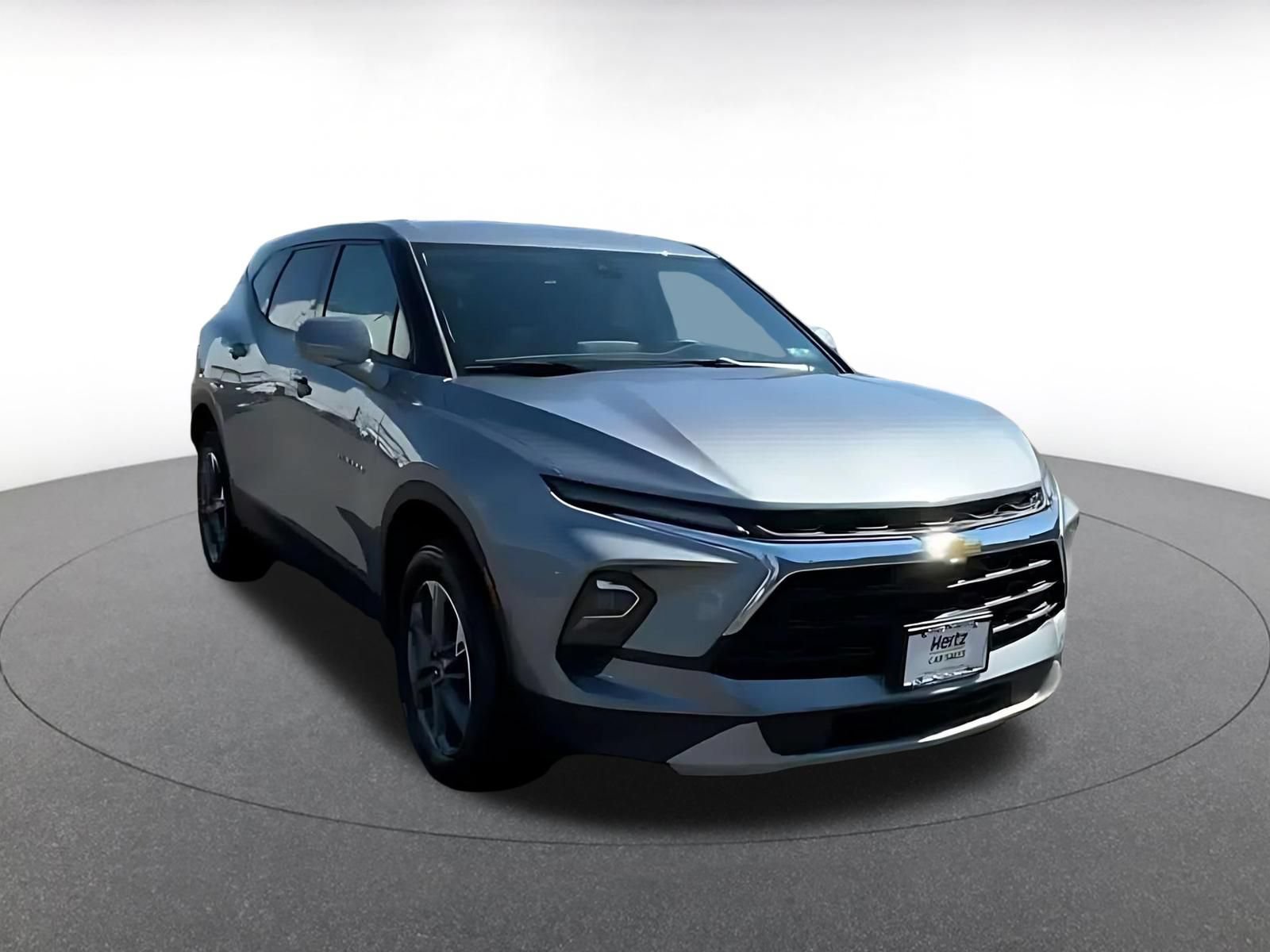 Used 2025 Chevrolet Blazer LT FWD image 3