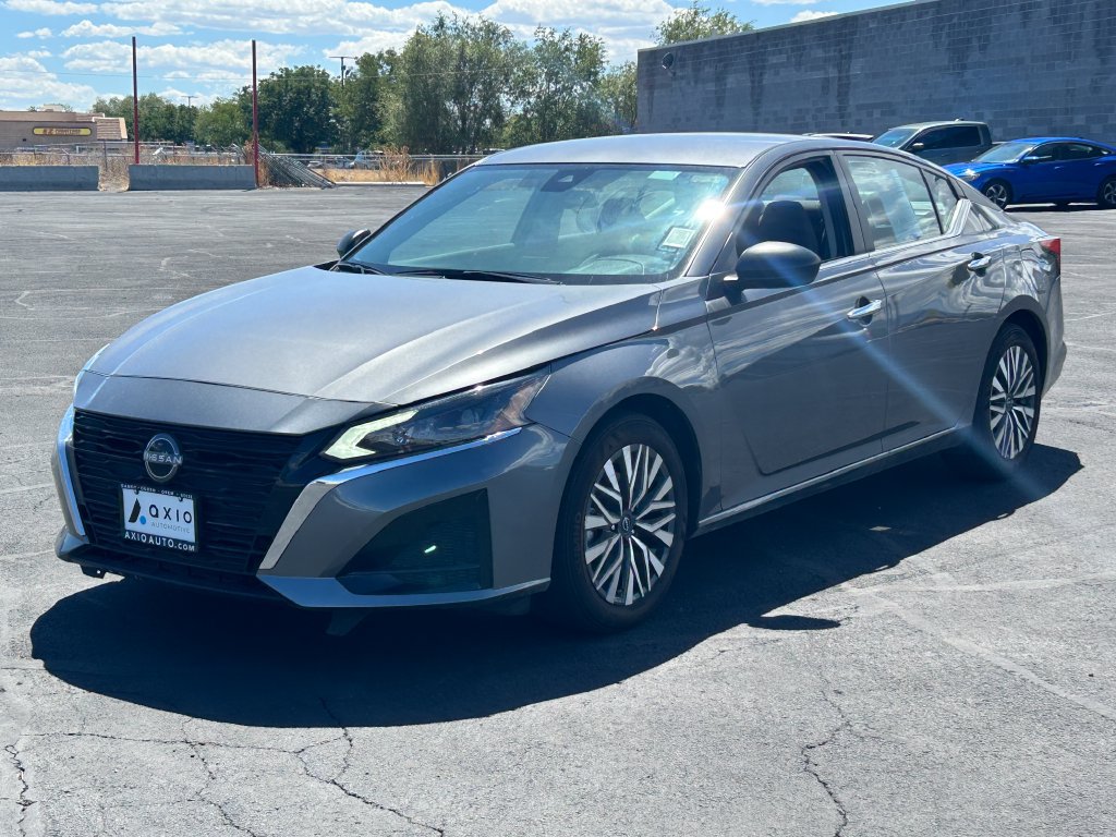 Used 2025 Nissan Altima 2.5 SV FWD image 7