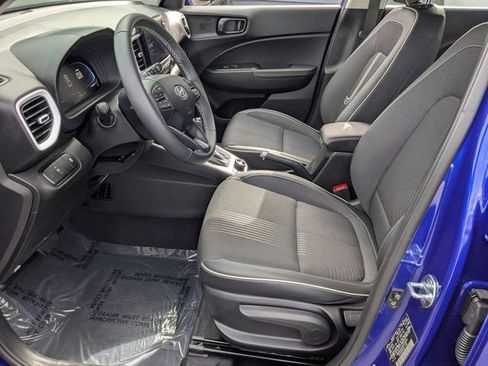 Used 2025 Hyundai Venue Limited image 11