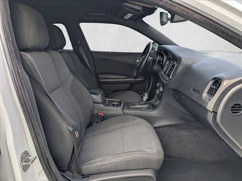 Used 2017 Dodge Charger SXT RWD image 18