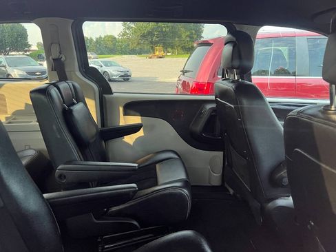 Used 2017 Dodge Grand Caravan SXT FWD image 11