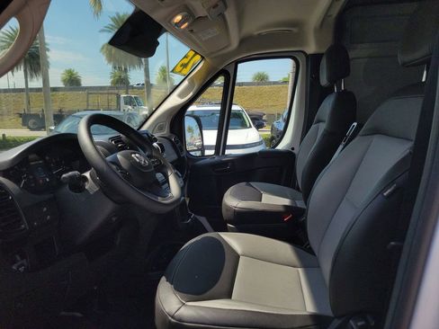 Used 2025 RAM ProMaster 2500 w/ Convenience Group FWD image 14