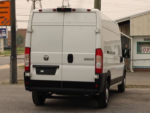 Used 2025 RAM ProMaster 2500 w/ Convenience Group FWD image 8