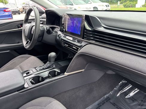 Used 2025 Toyota Camry LE FWD image 38