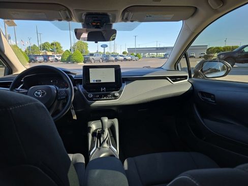 Used 2025 Toyota Corolla LE FWD image 11