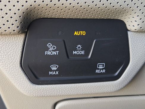 Used 2024 Volkswagen Atlas SE FWD image 23