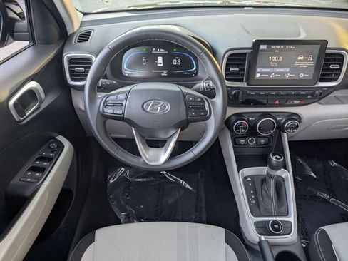 Used 2025 Hyundai Venue SEL image 24
