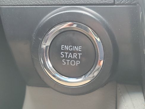 Used 2014 Toyota Camry XLE image 30