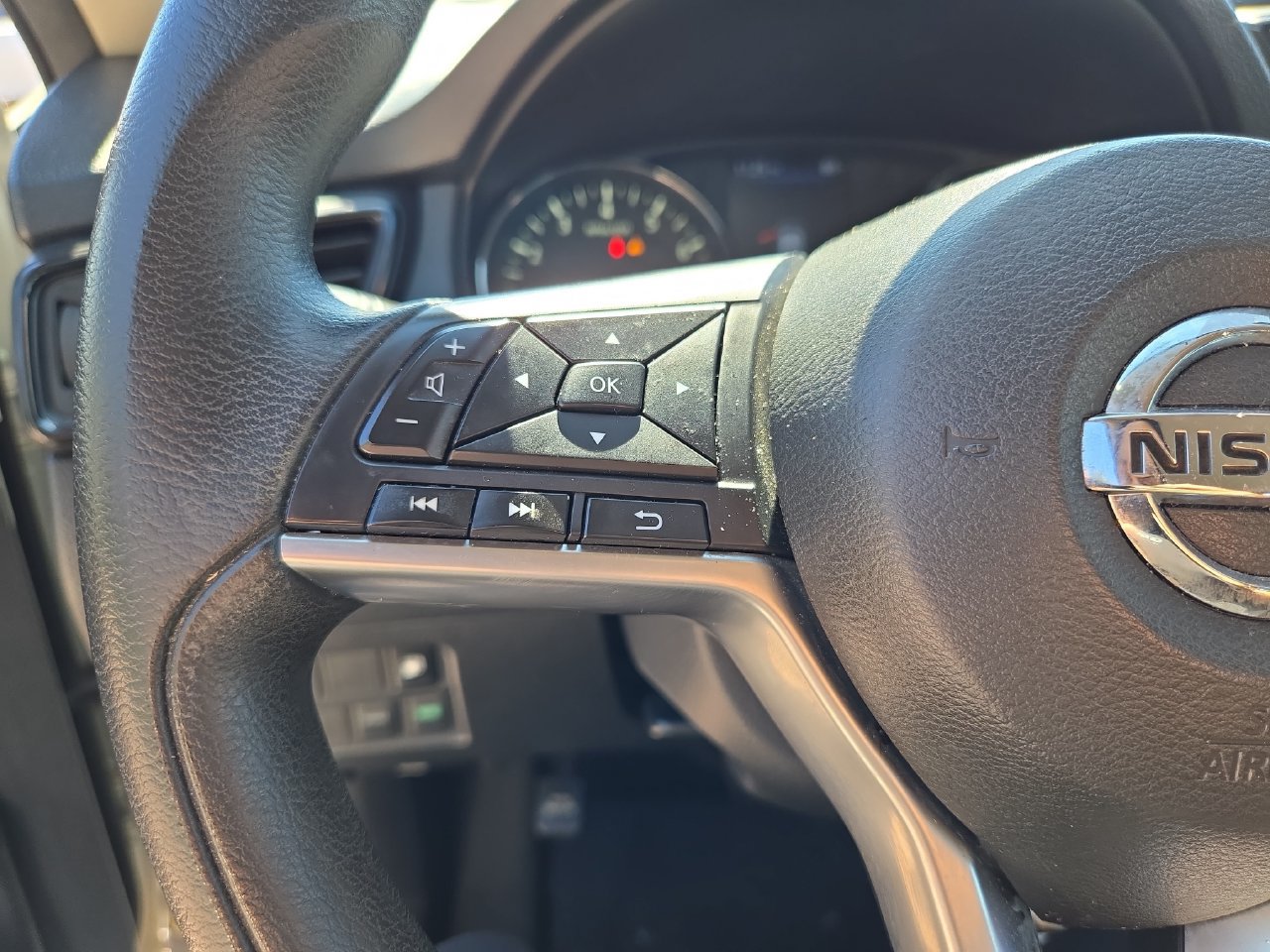 Used 2018 Nissan Rogue S FWD image 11