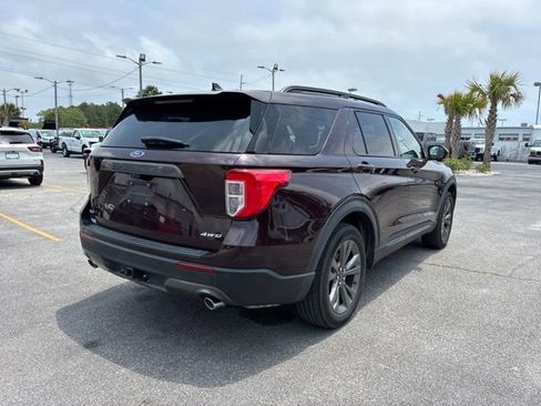 Used 2022 Ford Explorer XLT w/ Equipment Group 202A AWD/4WD image 3