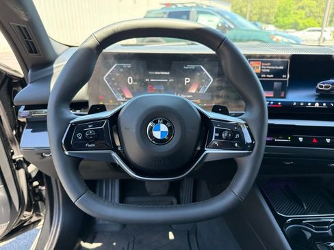 Used 2025 BMW 530i xDrive w/ Premium Package AWD/4WD image 13