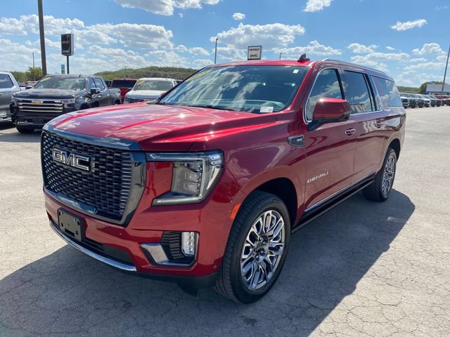 Used 2023 GMC Yukon XL Denali Ultimate AWD/4WD image 2