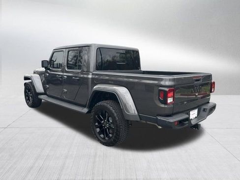 Used 2025 Jeep Gladiator Sport image 8