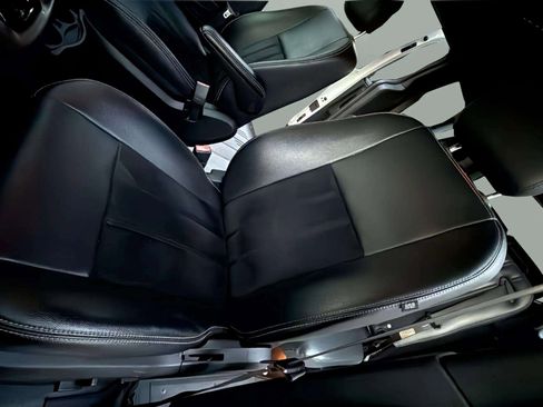 Used 2018 Dodge Grand Caravan SXT w/ Blacktop Package image 12