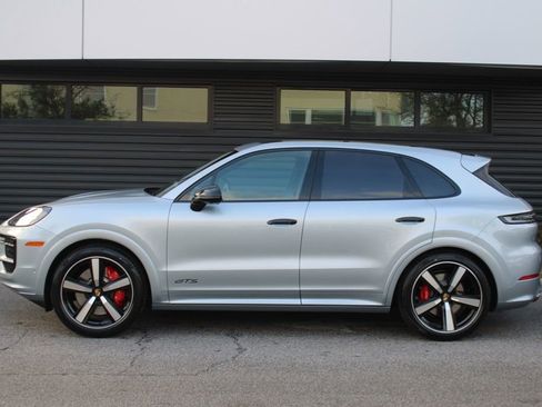 New 2026 Porsche Cayenne GTS image 2