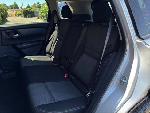 Used 2025 Nissan Rogue SV FWD image 39