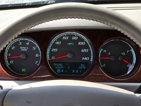 Used 2010 Buick Lucerne CXL FWD image 5