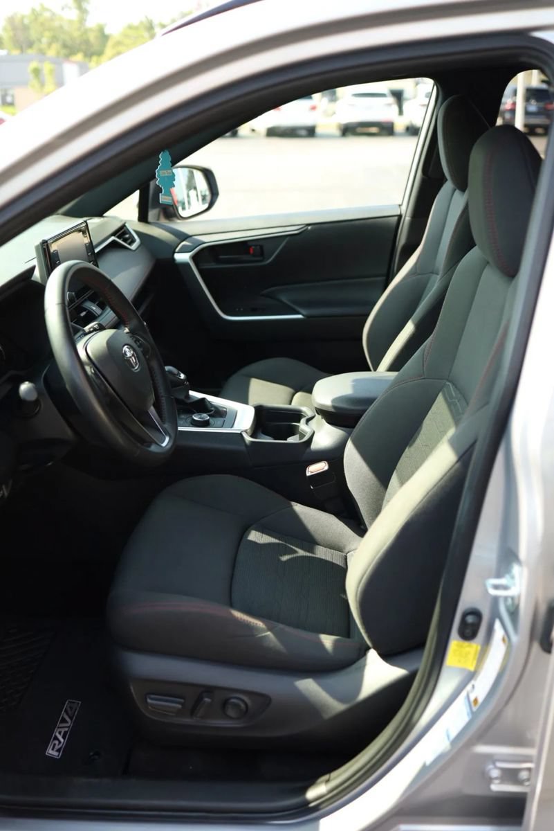 Used 2021 Toyota RAV4 SE w/ Weather & Moonroof Package AWD/4WD image 30