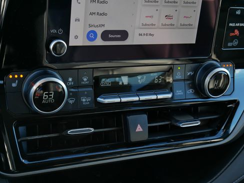 Certified 2024 Toyota Highlander XLE image 23