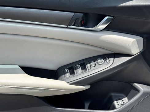 Used 2018 Honda Accord LX image 10