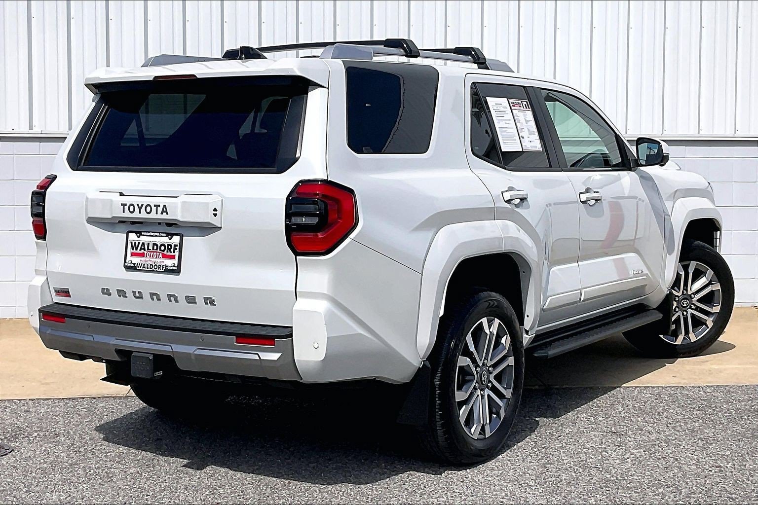 Used 2025 Toyota 4Runner Limited w/ Tow Technology Package AWD/4WD image 17