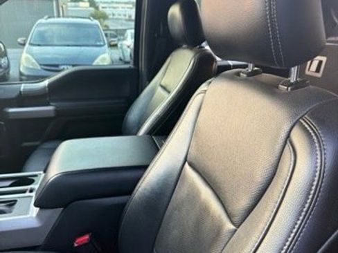 Used 2017 Ford F150 Lariat w/ Equipment Group 502A Luxury AWD/4WD image 13