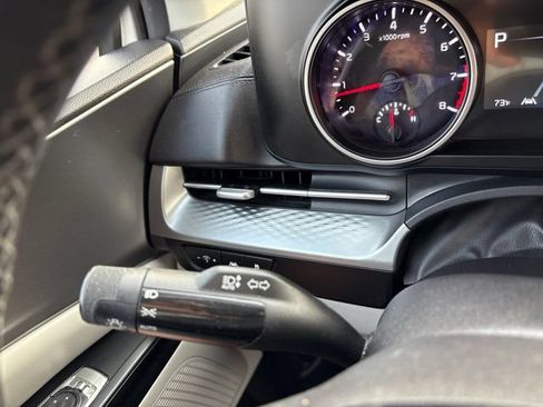 Used 2022 Kia Carnival LX FWD image 20