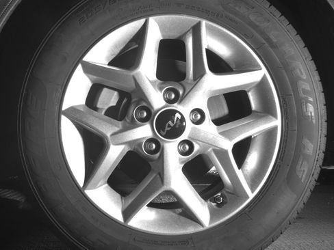 Used 2025 Kia Soul LX w/ LX Technology Package FWD image 12