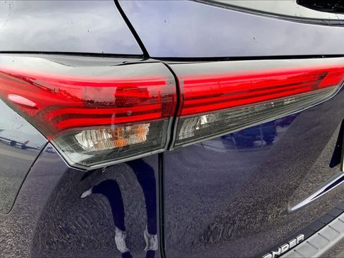 Used 2022 Toyota Highlander XLE FWD image 28