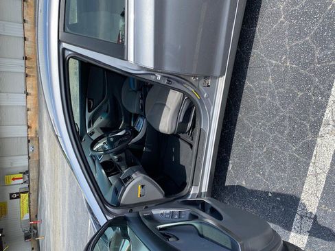 Used 2012 Hyundai Elantra GLS w/ Preferred Pkg 3 FWD image 4