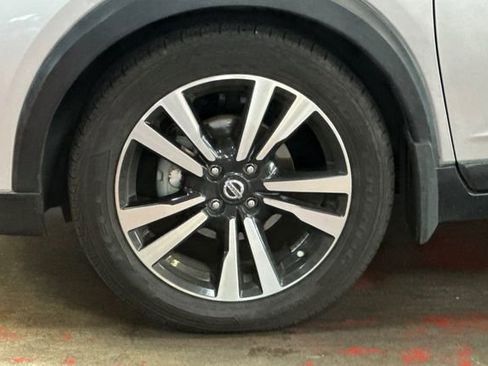 Used 2020 Nissan Kicks SV image 33