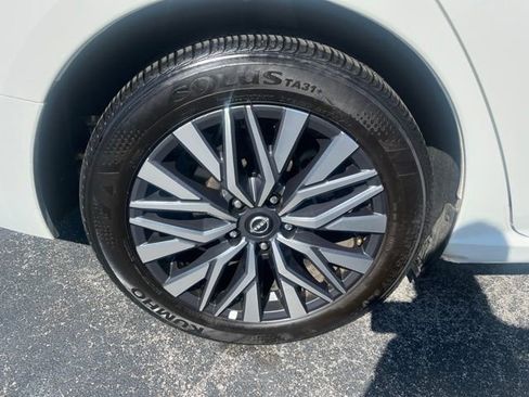 Used 2025 Nissan Altima 2.5 SV FWD image 12