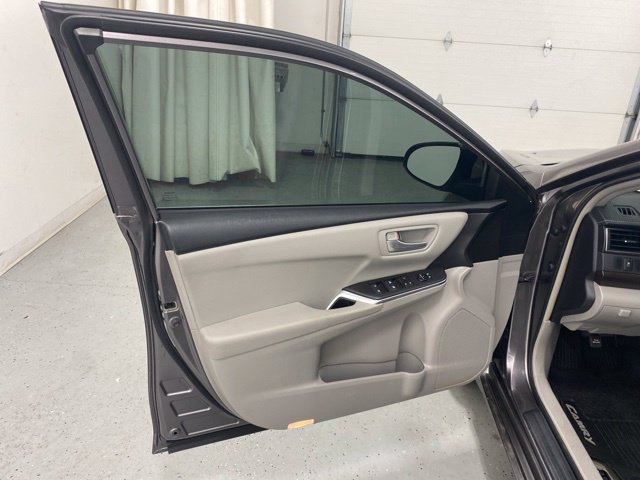 Used 2016 Toyota Camry LE FWD image 22