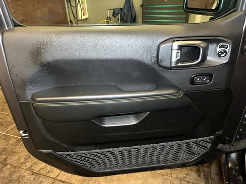 Used 2025 Jeep Wrangler Unlimited Sahara AWD/4WD image 22