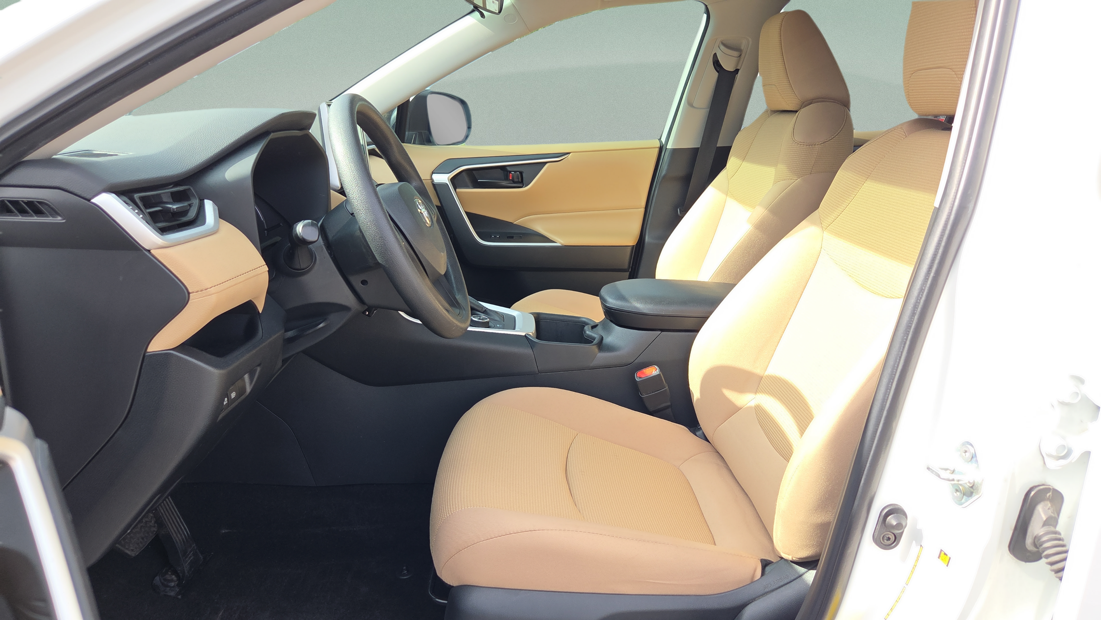 Used 2024 Toyota RAV4 LE AWD/4WD image 10