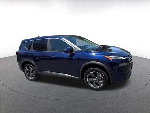 Used 2025 Nissan Rogue SV FWD image 2