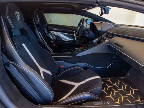 Used 2020 Lamborghini Aventador SVJ AWD/4WD image 34