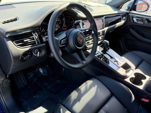 Used 2026 Porsche Macan AWD/4WD image 4