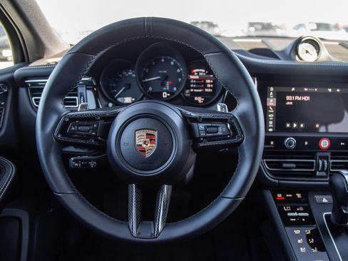Certified 2026 Porsche Macan AWD/4WD image 16