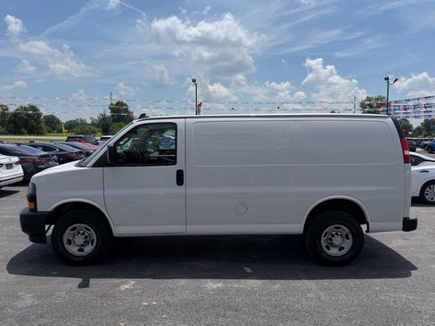 Used 2022 Chevrolet Express 2500 w/ Driver Convenience Package RWD image 9