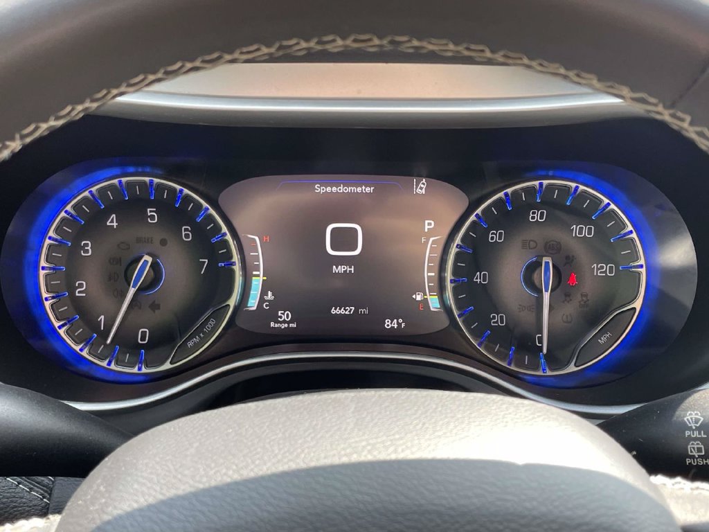 Used 2023 Chrysler Pacifica Touring-L w/ S Appearance Package FWD image 21