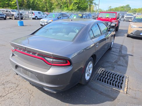 Used 2020 Dodge Charger SXT RWD image 3