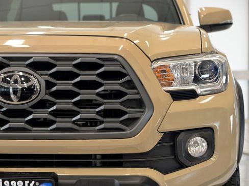 Used 2020 Toyota Tacoma TRD Off-Road AWD/4WD image 11